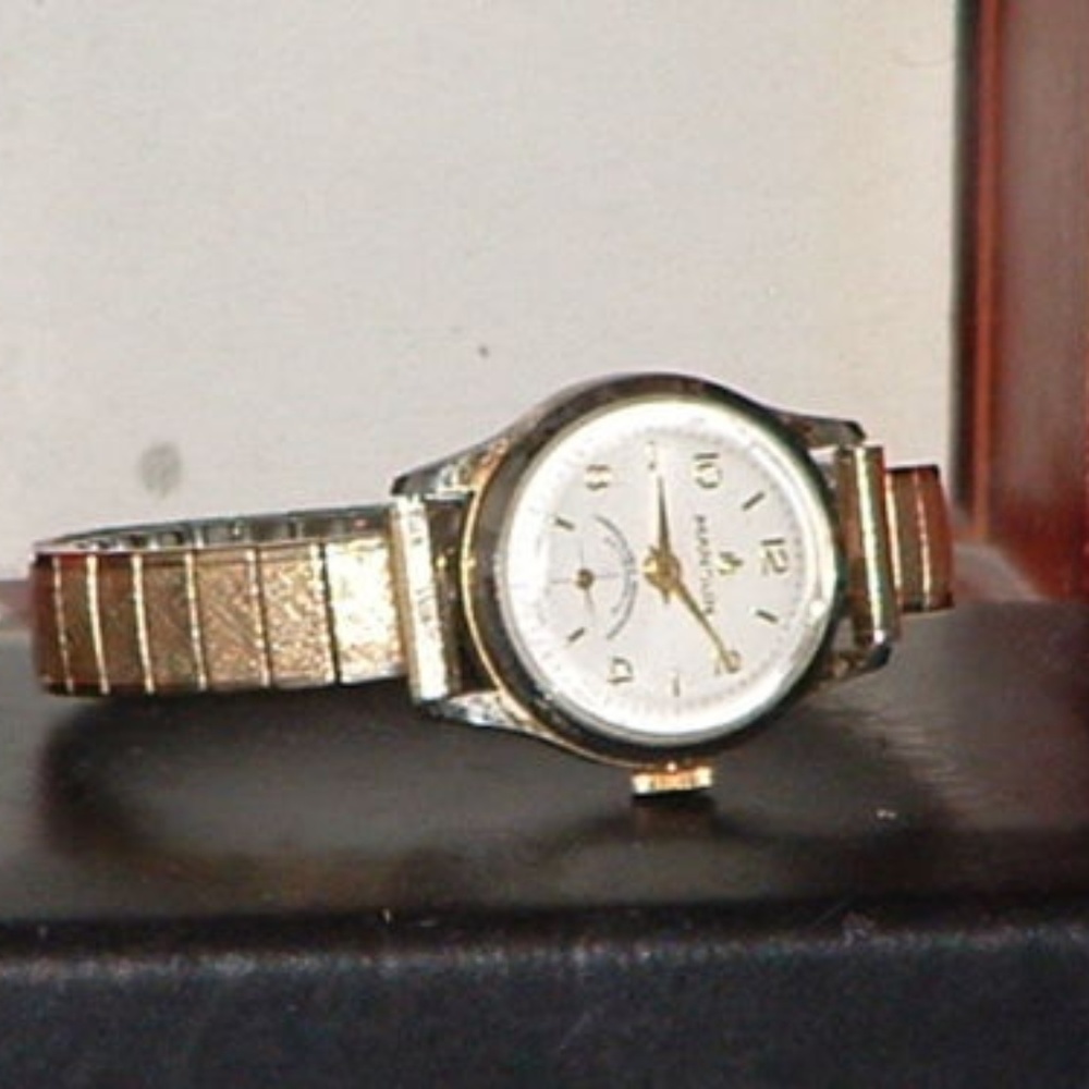 Vintage Women’s Manson Stretch Band Quartz Watch